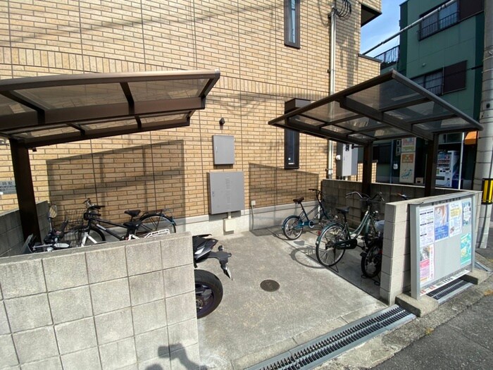 物件外観写真3　(駐輪場)