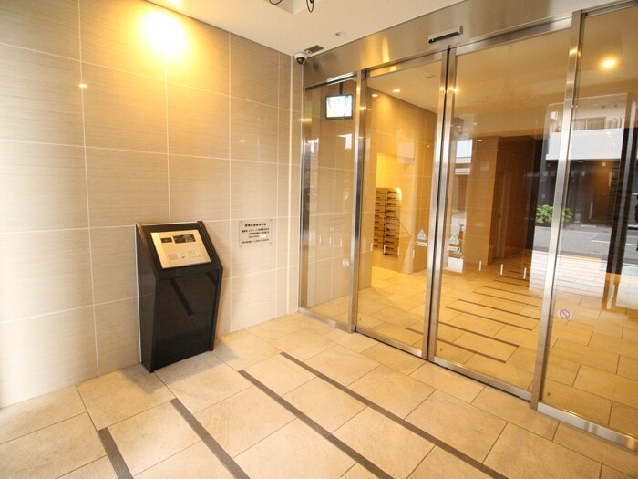 物件外観写真3　(エントランス部分)