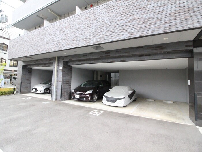 物件外観写真5　(駐車場)