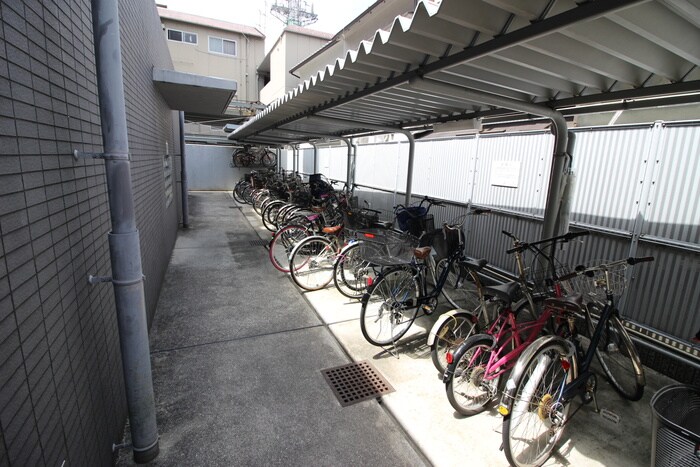 物件外観写真4　(駐輪場)