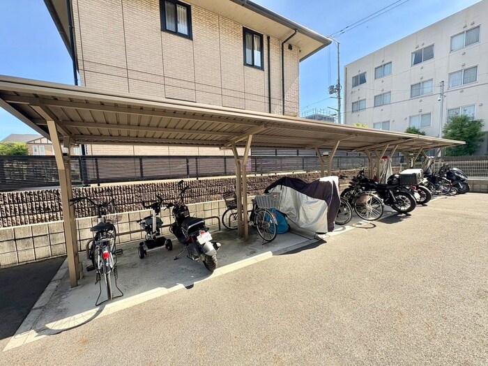 物件外観写真3　(駐輪場)