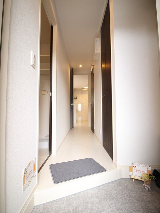 物件内観写真16　(玄関)