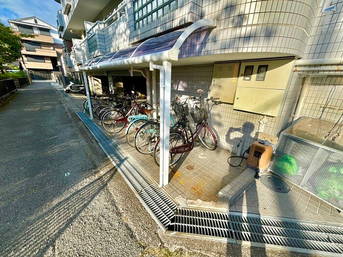 物件外観写真5　(駐輪場)
