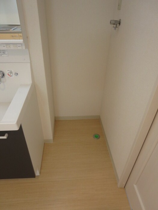 物件内観写真13　(洗濯機置場)