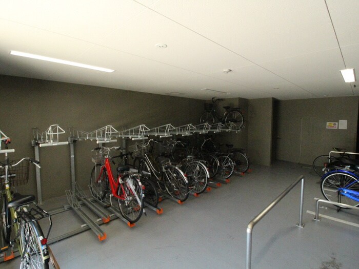 物件外観写真4　(駐輪場)