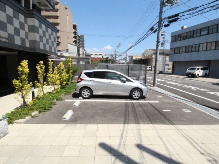 物件外観写真5　(駐車場)