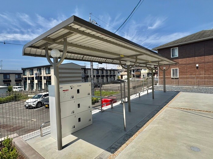 物件外観写真3　(駐輪場)