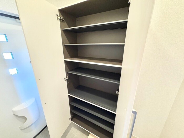 物件内観写真15　(靴箱)