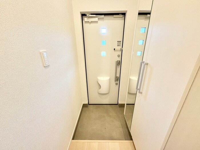 物件内観写真16　(玄関)