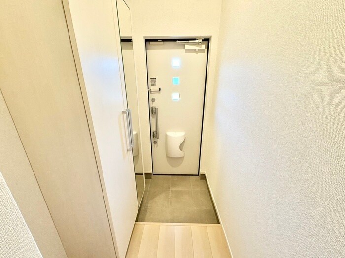 物件内観写真17　(玄関)