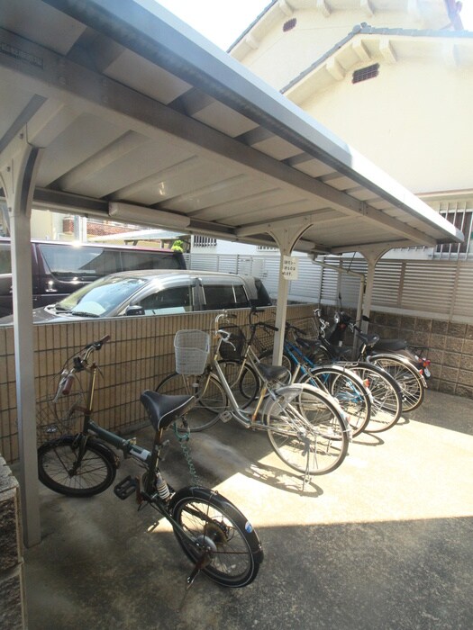 物件外観写真4　(駐輪場)