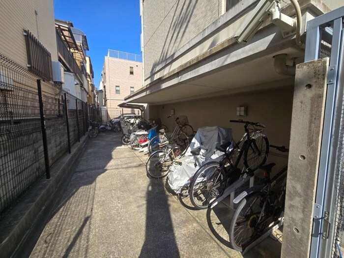 物件外観写真6　(駐輪場)