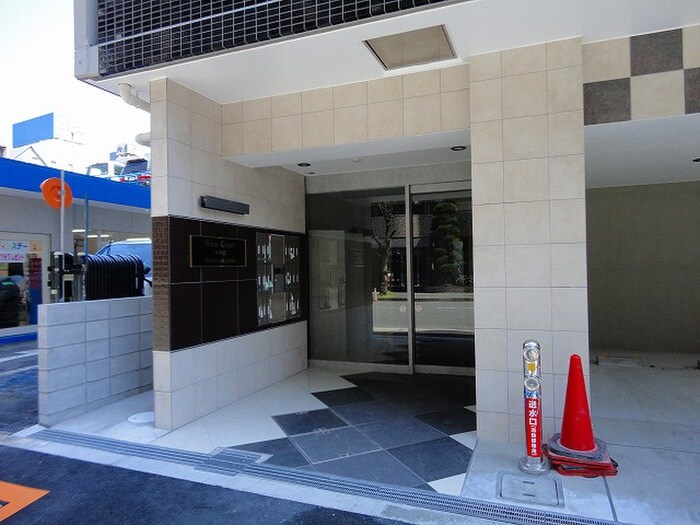 物件外観写真3　(エントランス部分)