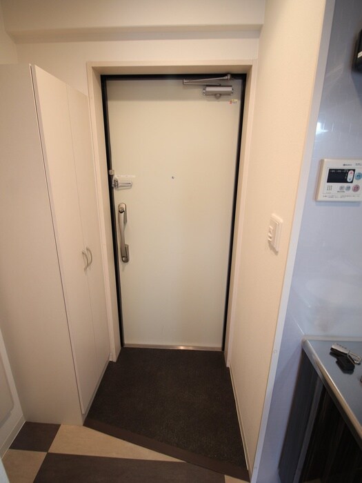 物件内観写真13　(玄関)