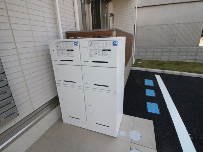 物件外観写真3　(バイク置き場)