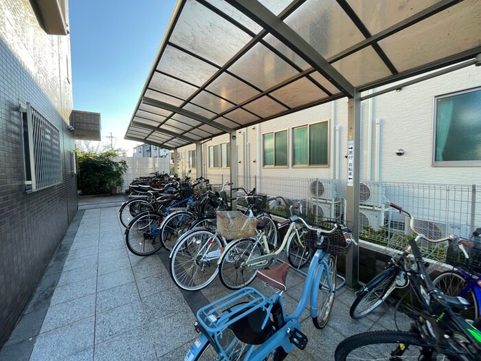 物件外観写真5　(駐輪場)