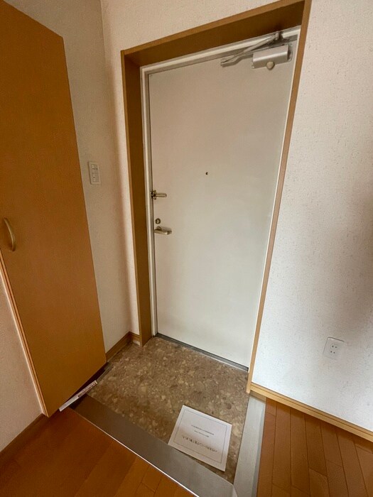 物件内観写真16　(玄関)