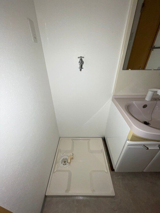 物件内観写真18　(洗濯機置場)