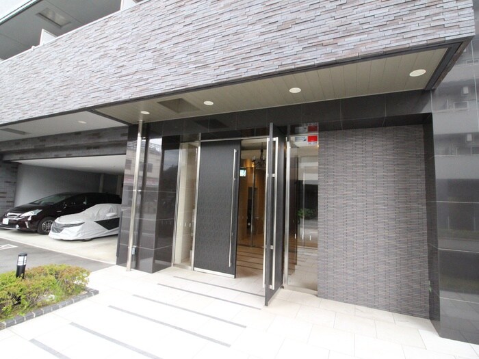 物件外観写真2　(エントランス部分)