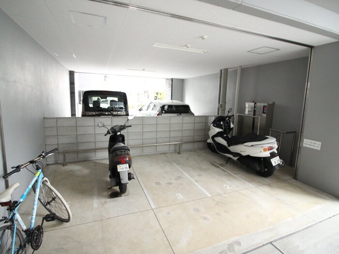 物件外観写真5　(駐輪場)