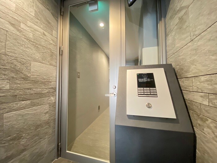 物件外観写真5　(エントランス部分)