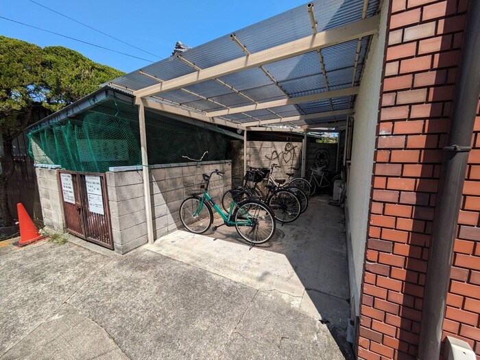 物件外観写真4　(駐輪場)
