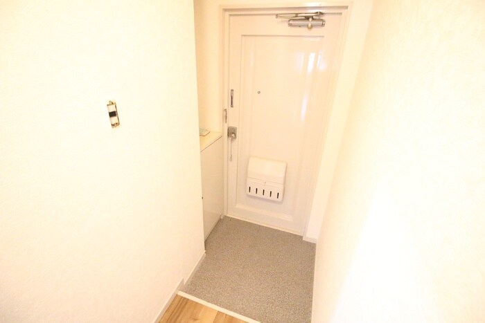 物件内観写真16　(玄関)