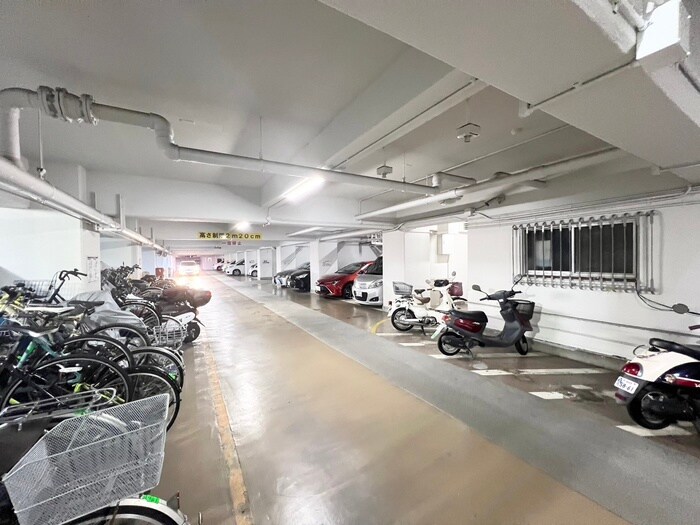 物件外観写真3　(バイク置き場)