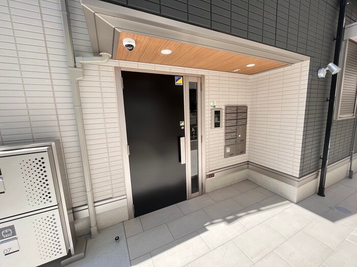 物件外観写真2　(エントランス部分)