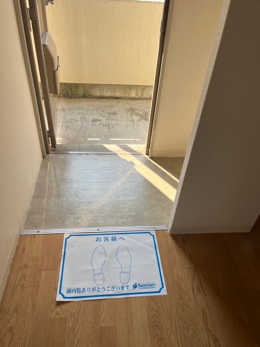 物件内観写真12　(玄関)