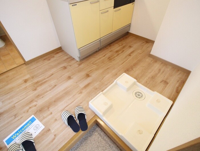 物件内観写真6　(洗濯機置場)