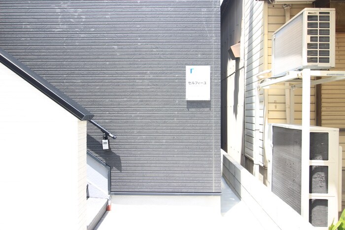 物件外観写真2　(エントランス部分)