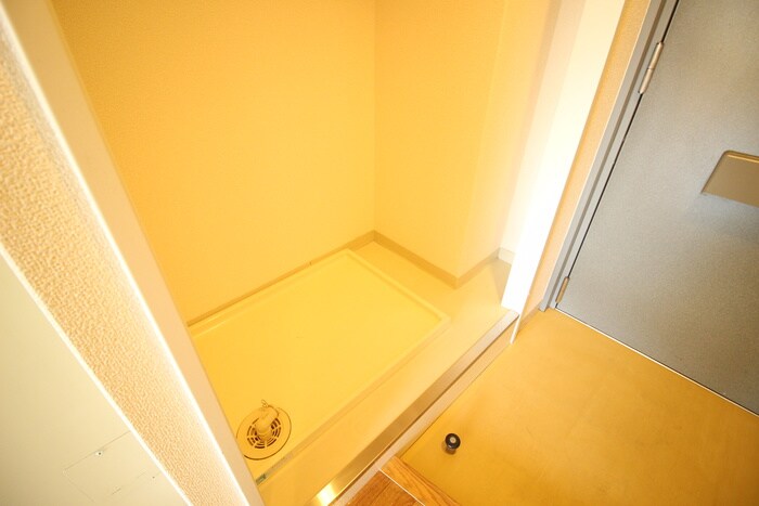 物件内観写真10　(洗濯機置場)