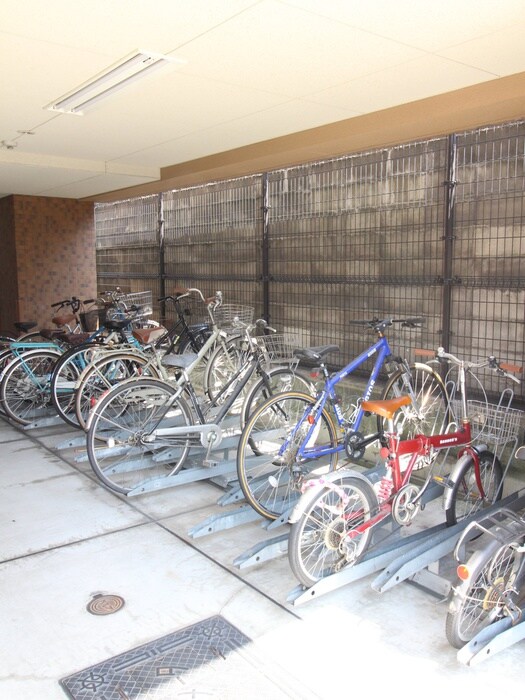 物件外観写真3　(駐輪場)