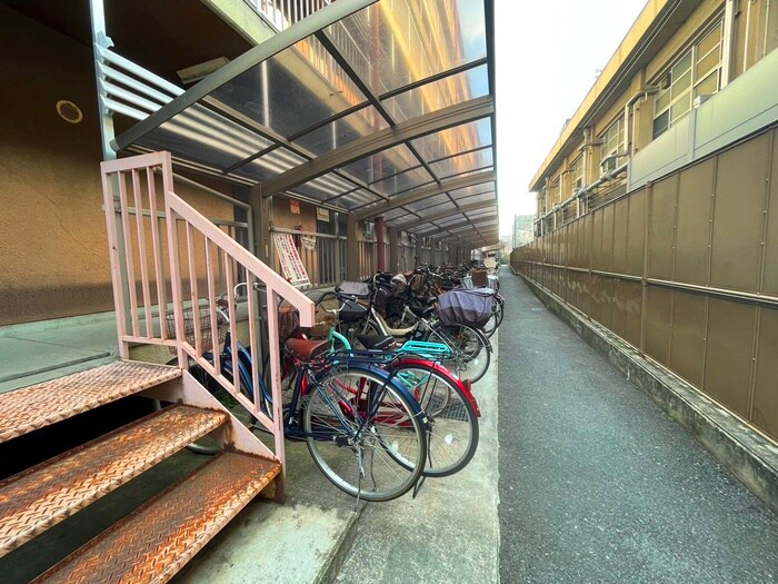 物件外観写真4　(駐輪場)