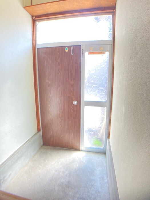 物件内観写真10　(玄関)