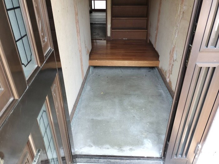 物件内観写真13　(玄関)