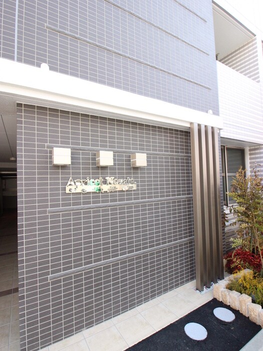 物件外観写真5　(エントランス部分)