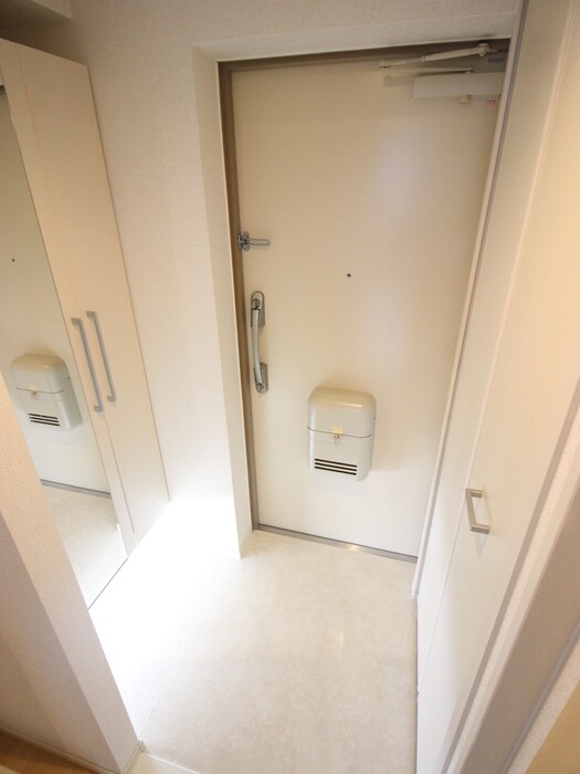 物件内観写真15　(玄関)
