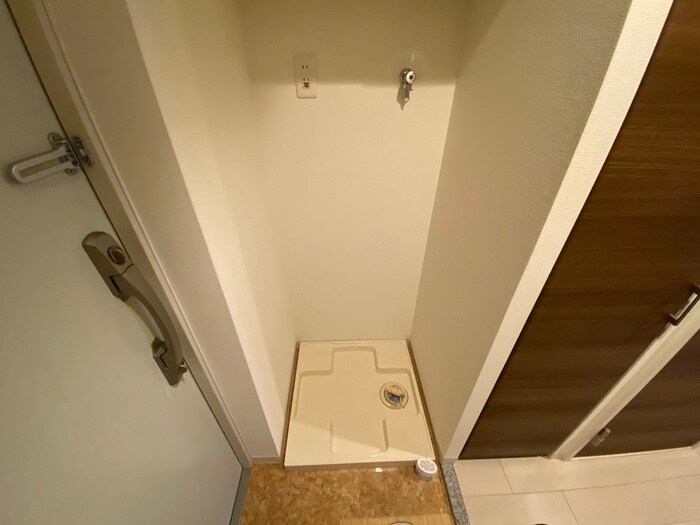 物件内観写真9　(洗濯機置場)