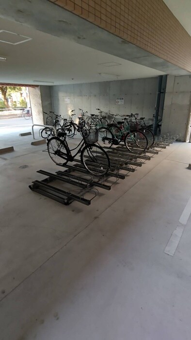 物件外観写真5　(駐輪場)
