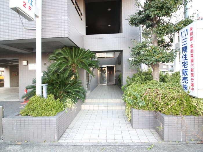 物件外観写真4　(エントランス部分)