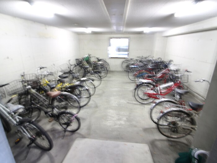 物件外観写真5　(駐輪場)