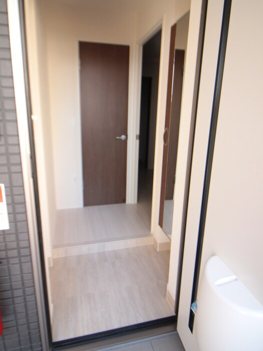 物件内観写真11　(玄関)