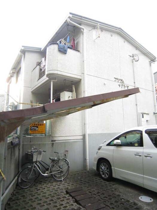 物件外観写真5　(駐車場)