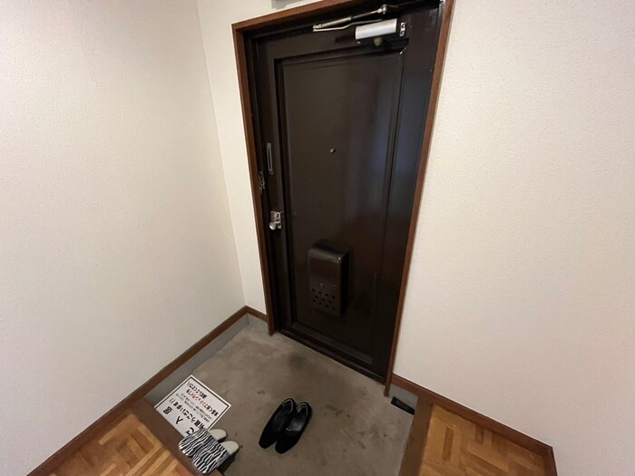 物件内観写真12　(玄関)