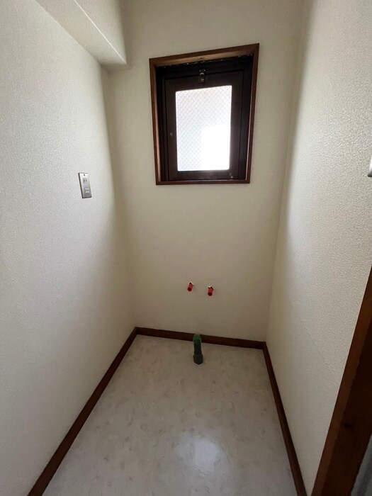 物件内観写真15　(洗濯機置場)