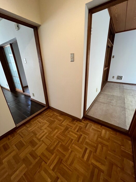 物件内観写真16　(廊下)