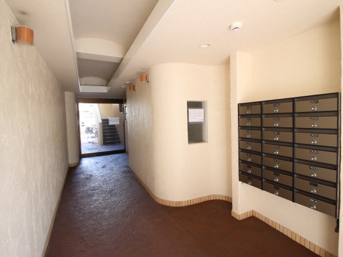 物件外観写真3　(エントランス部分)