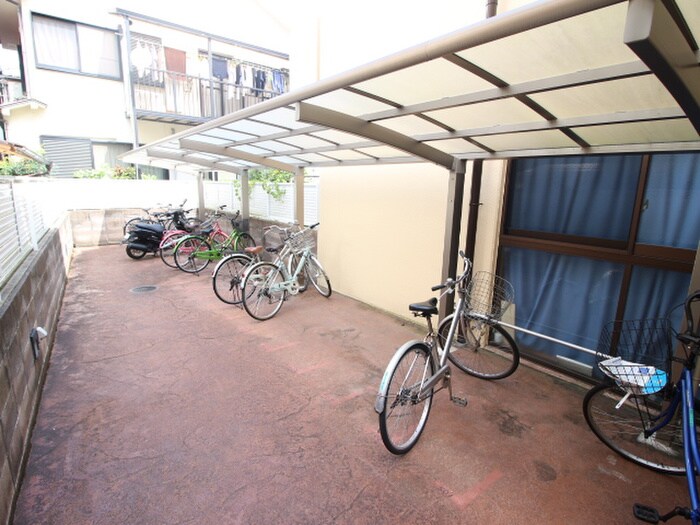 物件外観写真4　(駐輪場)